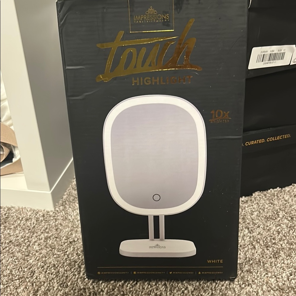 White Oval Speaker with Stand